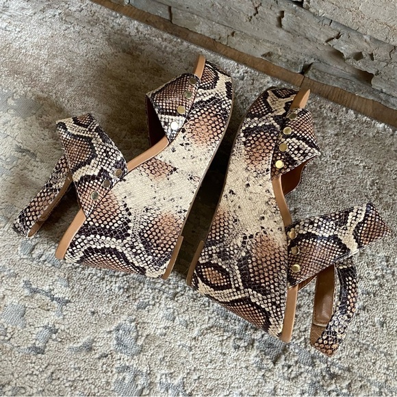 Vince Camuto Ventinda Wedge Platform Snakeskin Sandals Heels Open Toe Leather - Picture 8 of 12